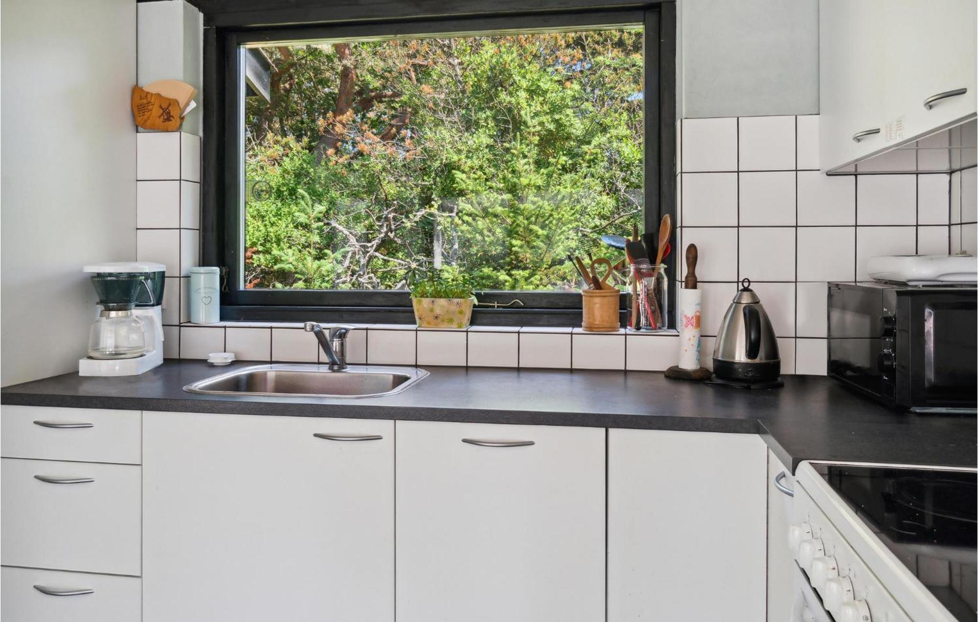 3 Bedroom Awesome Home In Neksø Buitenkant foto