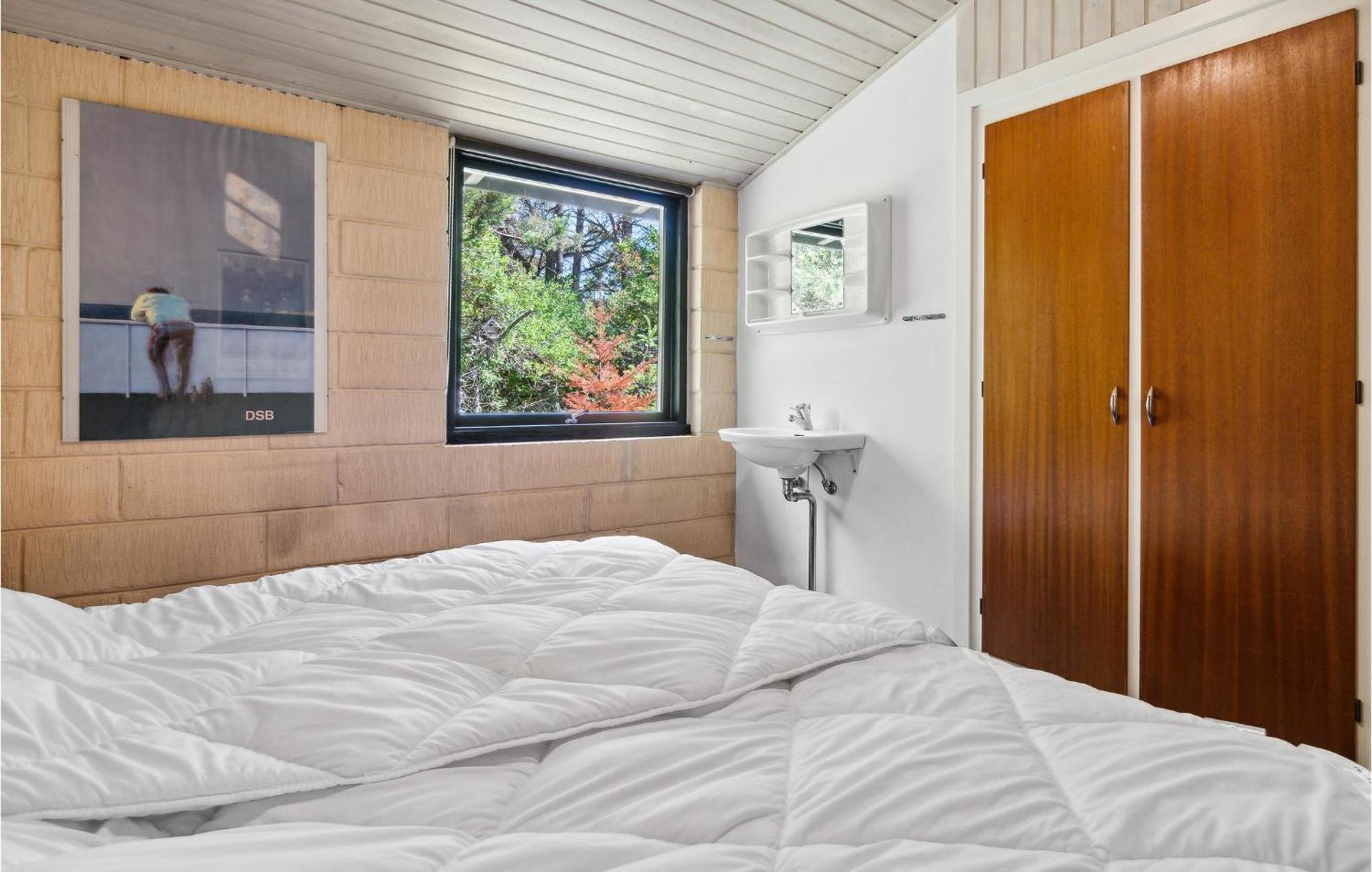 3 Bedroom Awesome Home In Neksø Buitenkant foto