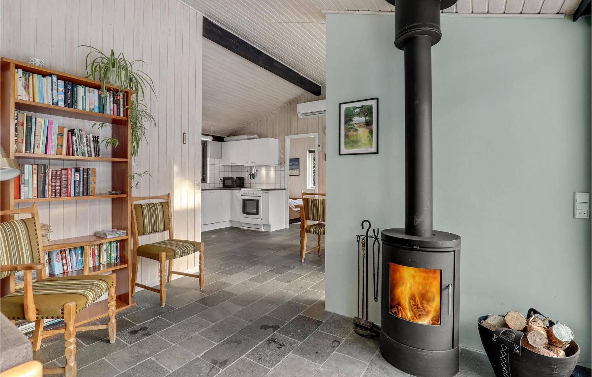 3 Bedroom Awesome Home In Neksø Buitenkant foto