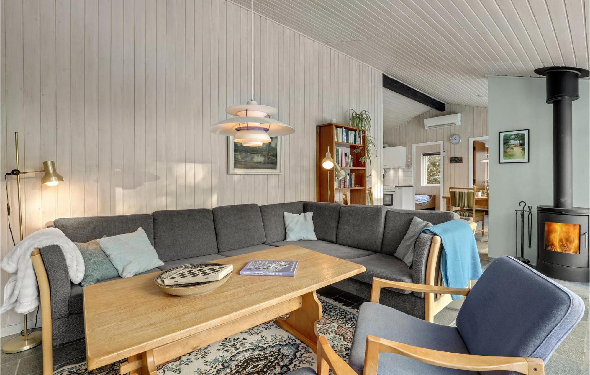 3 Bedroom Awesome Home In Neksø Buitenkant foto